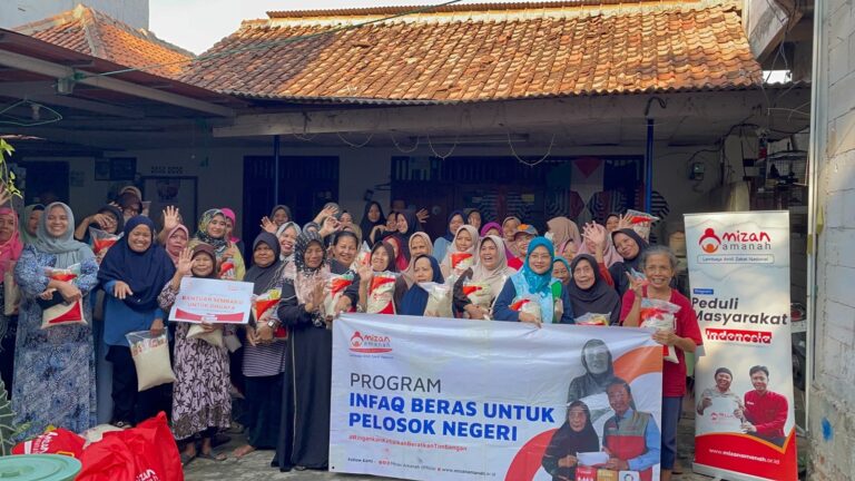 Penyaluran 100 Paket Sembako untuk Lansia dhuafa, Pelosok Negeri, Desa Pangkalan Jati, Depok