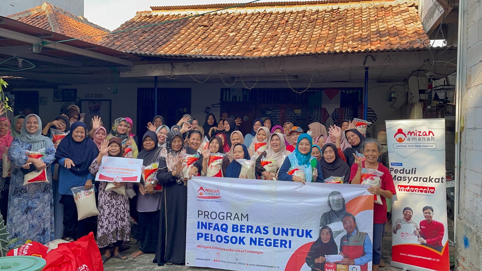 Penyaluran 100 Paket Sembako untuk Lansia dhuafa, Pelosok Negeri, Desa Pangkalan Jati, Depok