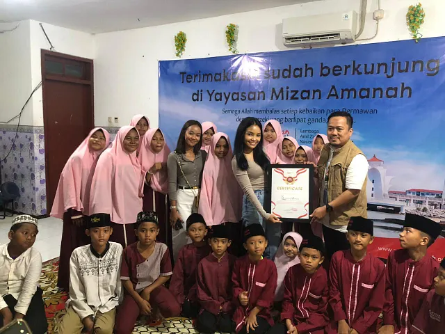 Serah Terima Donasi Mitra Qob Untuk Pendidikan Anak Yatim
