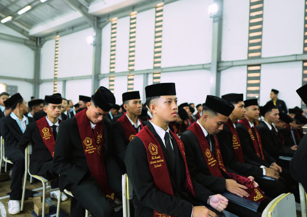 Momen Kelulusan Santri Kelas XII, Anak Binaan Mizan Amanah Berhasil Lanjut ke Perguruan Tinggi Negeri