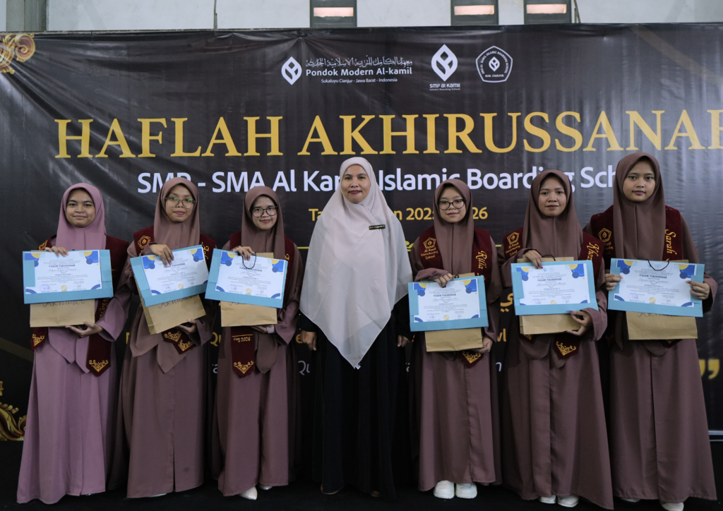 Momen Kelulusan Santri Kelas XII, Anak Binaan Mizan Amanah Berhasil Lanjut ke Perguruan Tinggi Negeri