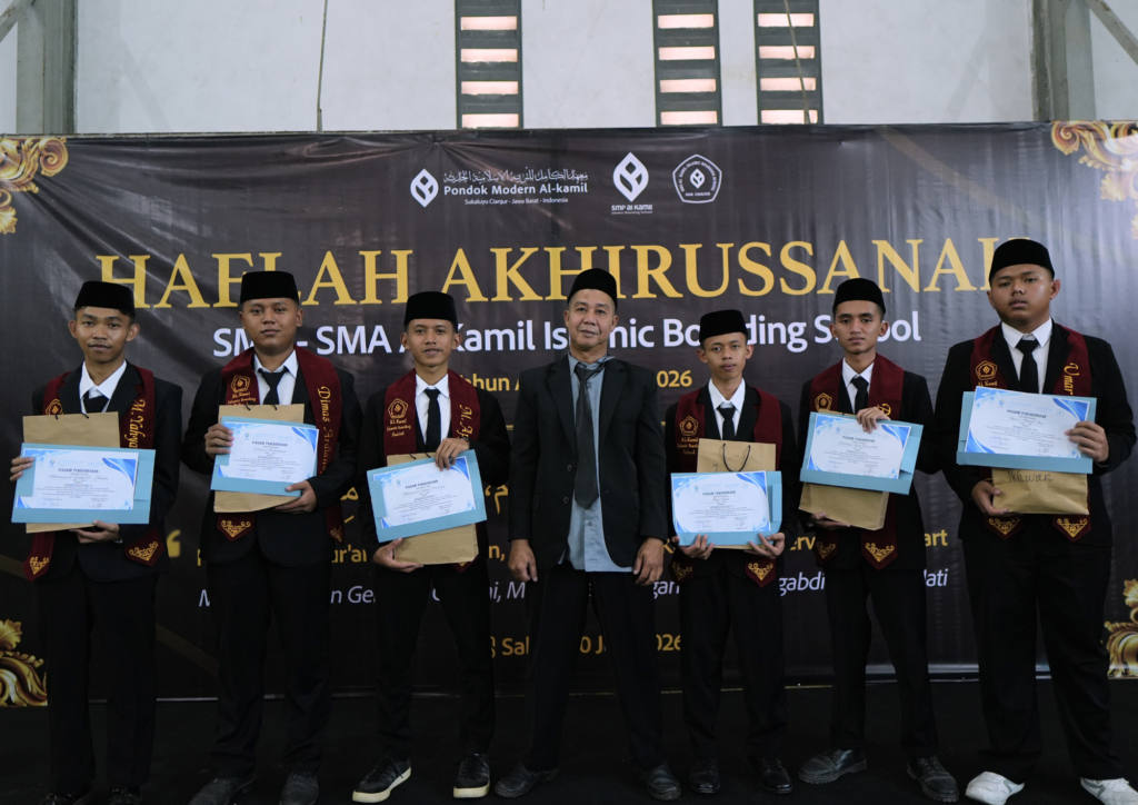 Momen Kelulusan Santri Kelas XII, Anak Binaan Mizan Amanah Berhasil Lanjut ke Perguruan Tinggi Negeri