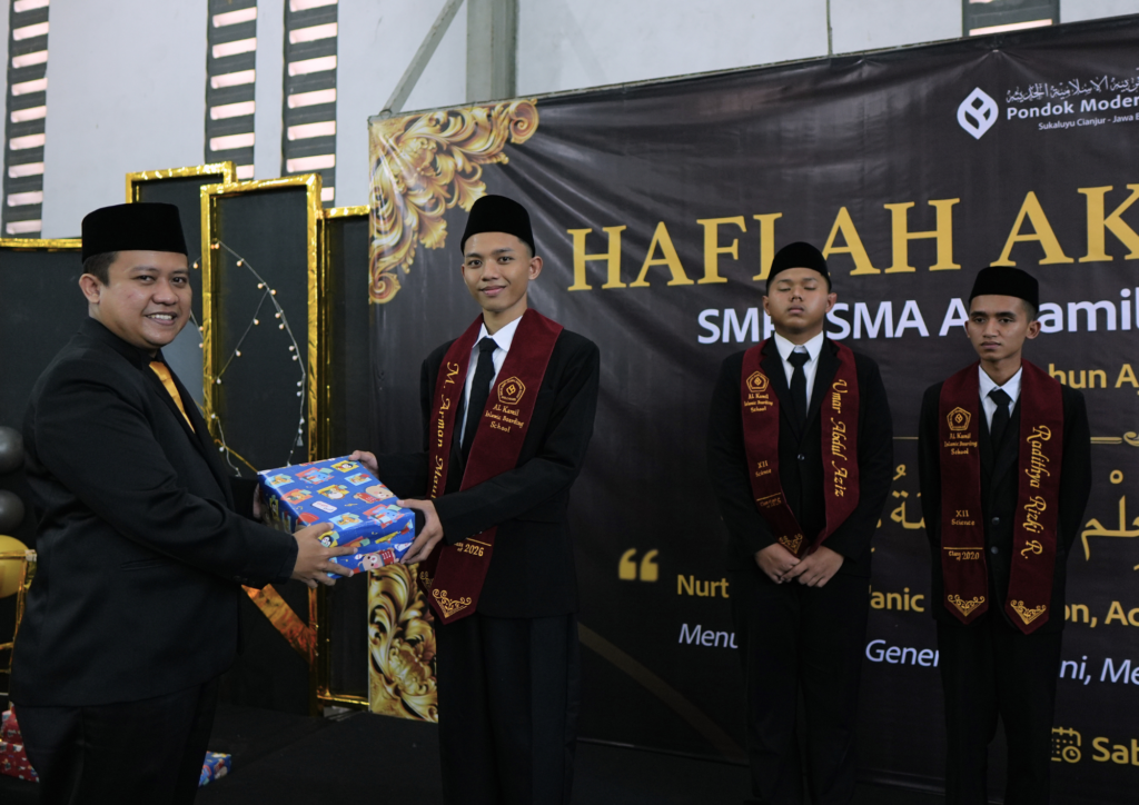 Momen Kelulusan Santri Kelas XII, Anak Binaan Mizan Amanah Berhasil Lanjut ke Perguruan Tinggi Negeri