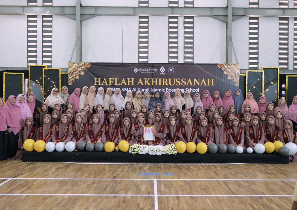 Momen Kelulusan Santri Kelas XII, Anak Binaan Mizan Amanah Berhasil Lanjut ke Perguruan Tinggi Negeri